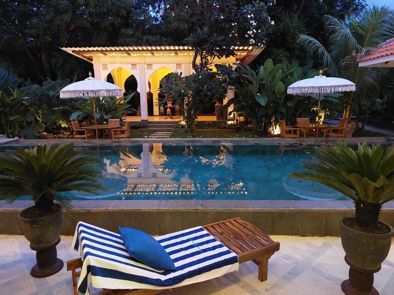 Blue Garden Boutique Hotel Jepara Exterior photo