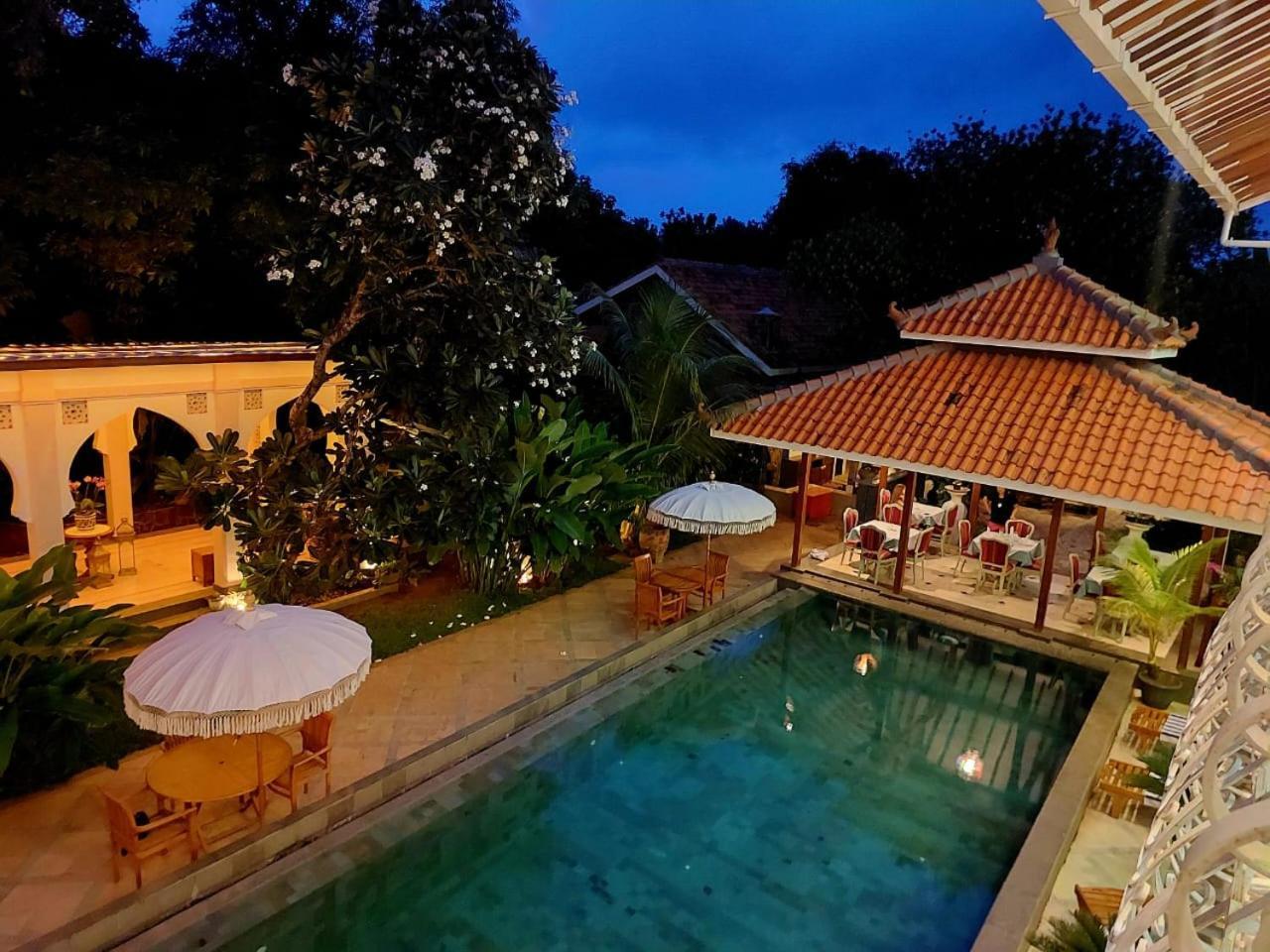 Blue Garden Boutique Hotel Jepara Exterior photo