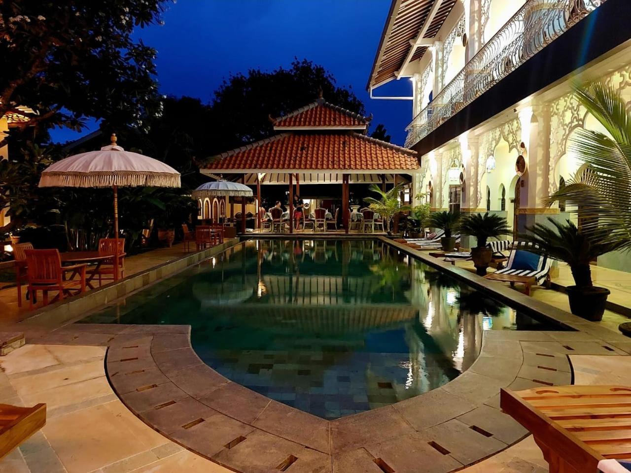 Blue Garden Boutique Hotel Jepara Exterior photo